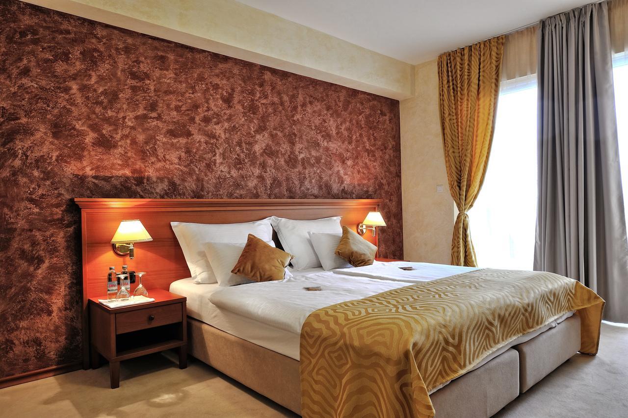 Antica 4*