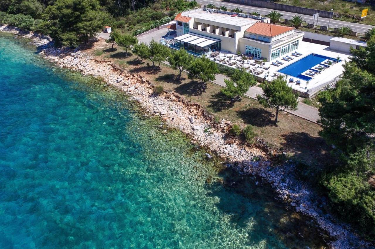 Antica-seafront With Comfortable And Pool 4*
