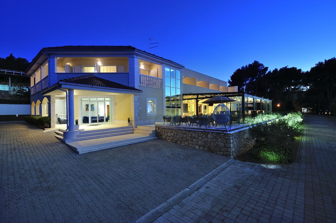 Antica-seafront With Comfortable And Pool 4* Stari Grad (Hvar)